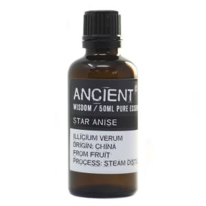 Frasco de aceite esencial de anís estrellado 50 ml sobre fondo blanco