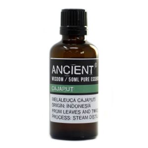 Frasco de aceite esencial de cajaput 50 ml sobre fondo blanco