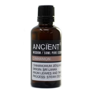 Frasco de aceite esencial de canela 50 ml sobre fondo blanco
