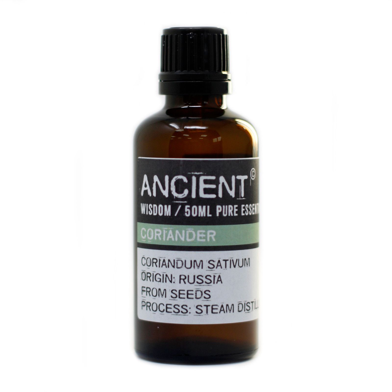 Frasco de aceite esencial de cilantro 50 ml sobre fondo blanco