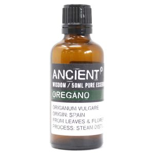 Frasco de aceite esencial de orégano 50 ml sobre fondo blanco