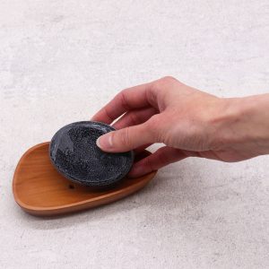 Jabonera de Caoba con Forma de Guijarros