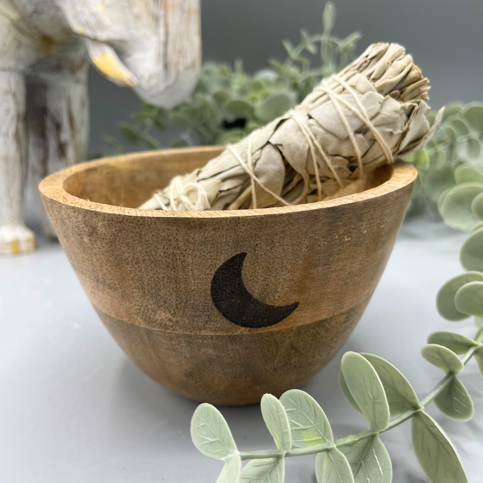 Cuenco de Madera para Ofrendas y Rituales - Tres Lunas - 11x7cm - Imagen 2