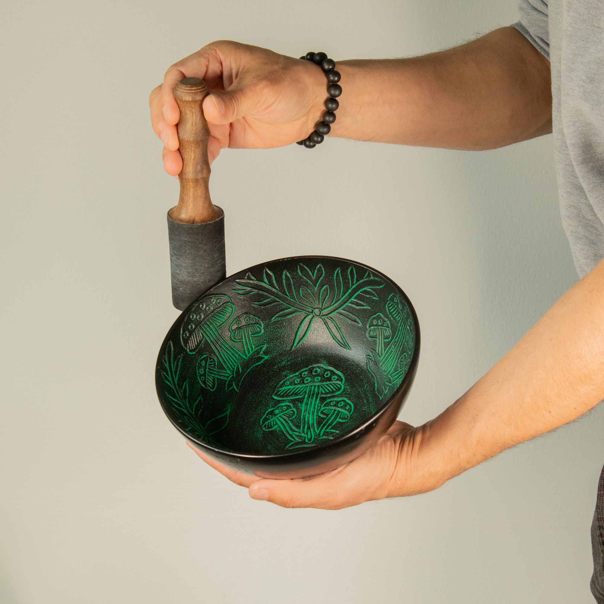 Cuenco tibetano de aluminio - hongo mágico - verde (20cm) - Imagen 5
