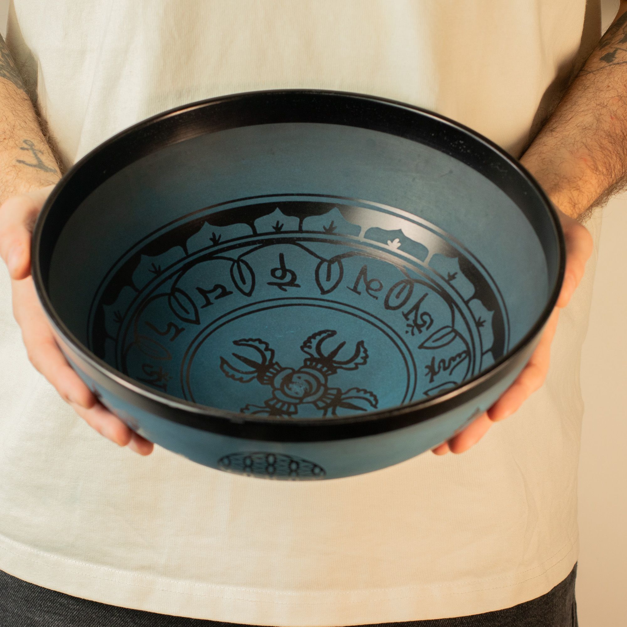 Gran cuenco tibetano de aluminio - diseño tibetano de doble Dorjy - azul (27 cm) - Imagen 6