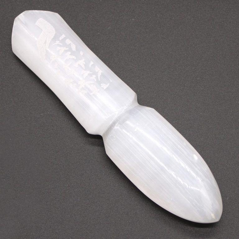 Cuchillo ritual decorativo de selenita