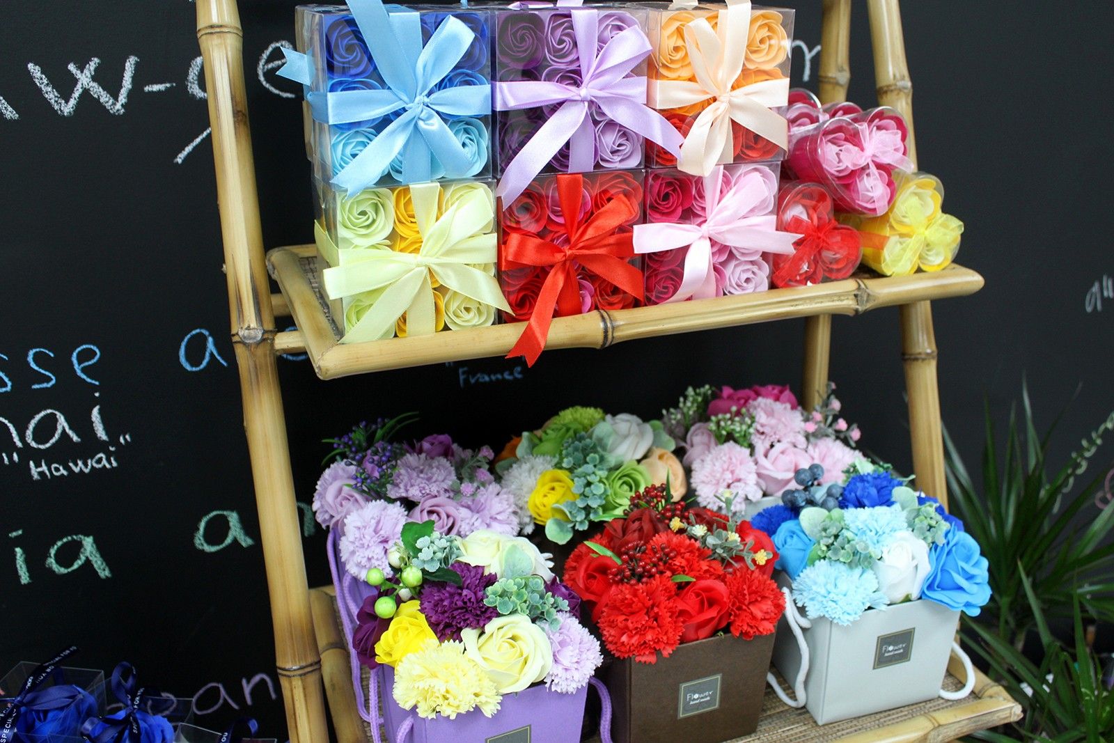 Set de 3 flores de Jabón caja corazón - rosas melocotón - Imagen 3