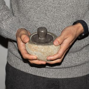 Maceta de enraizamiento con piedra de río natural - Mediano (aprox 12x8 cm)
