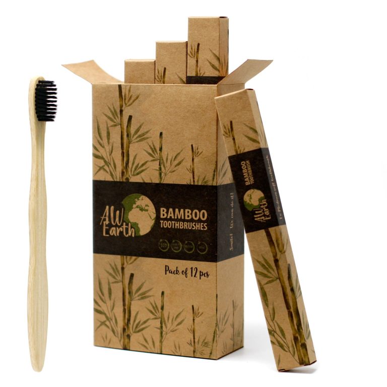 Cepillos de dientes y bastoncillos de bambú