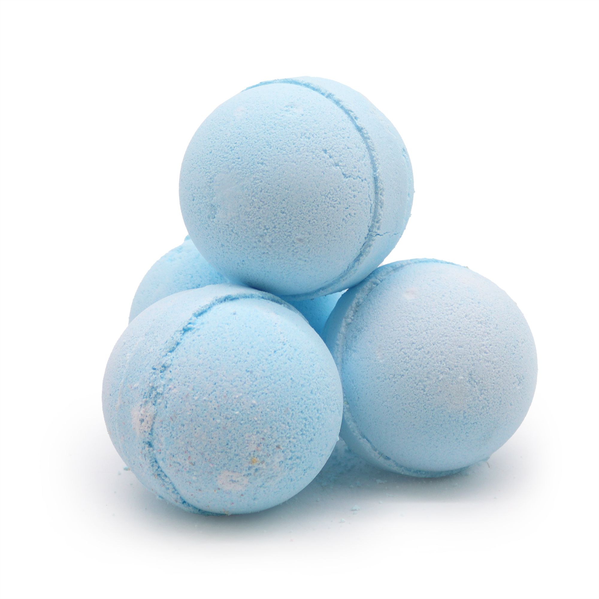 Tres bombas de baño azules sobre fondo blanco correspondiente a bomba de baño lavanda y mejorana.