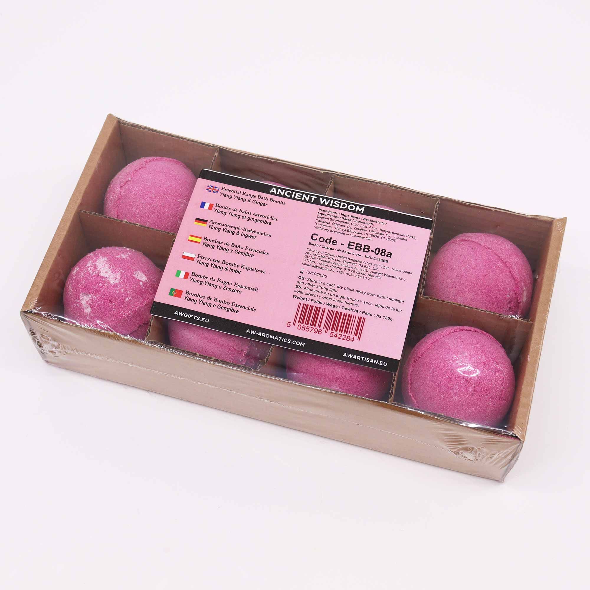 Caja abierta con bombas de baño de color rosa intenso correspondiente a bomba de baño ylang ylang y jengibre.