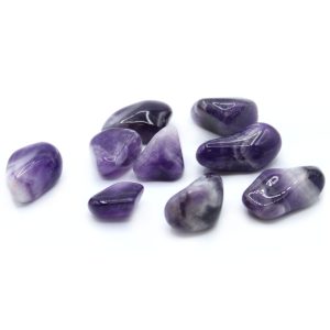 Conjunto de piedras rodadas de amatista vetada en tonos violetas y blancos