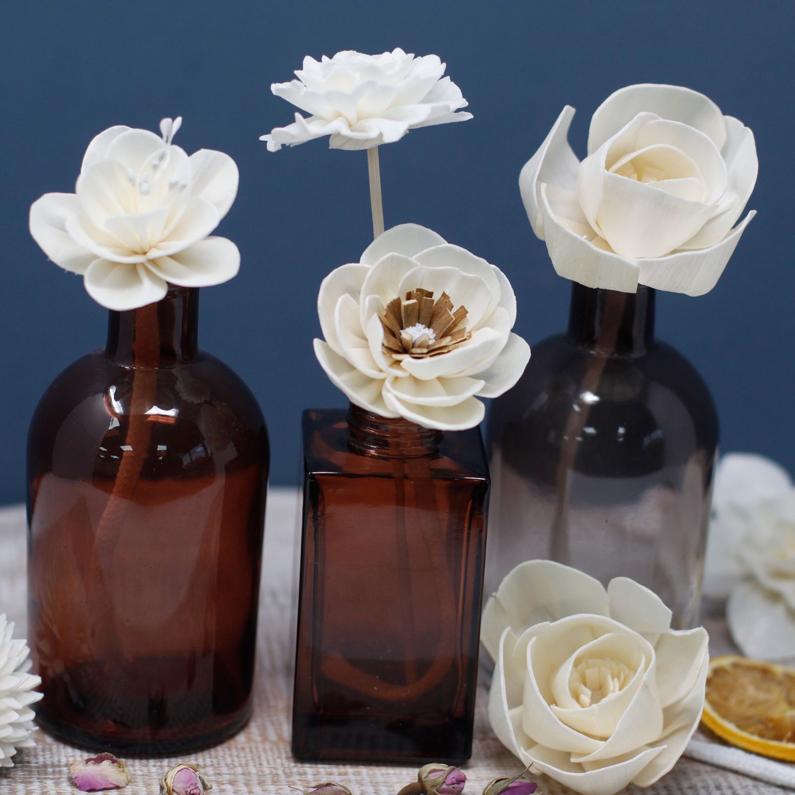 Flor Difusora de Madera Lirio Mediana – Pack de 4, En Caña - Imagen 3