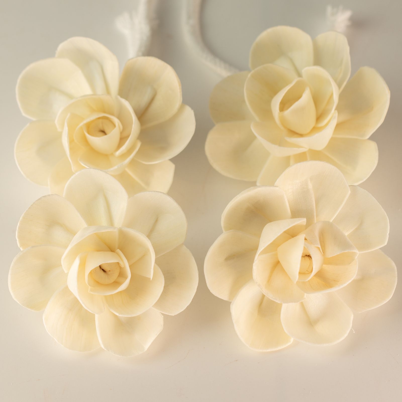 Flor Difusora de Madera Loto Grande – Pack de 4, En Cordón - Imagen 9